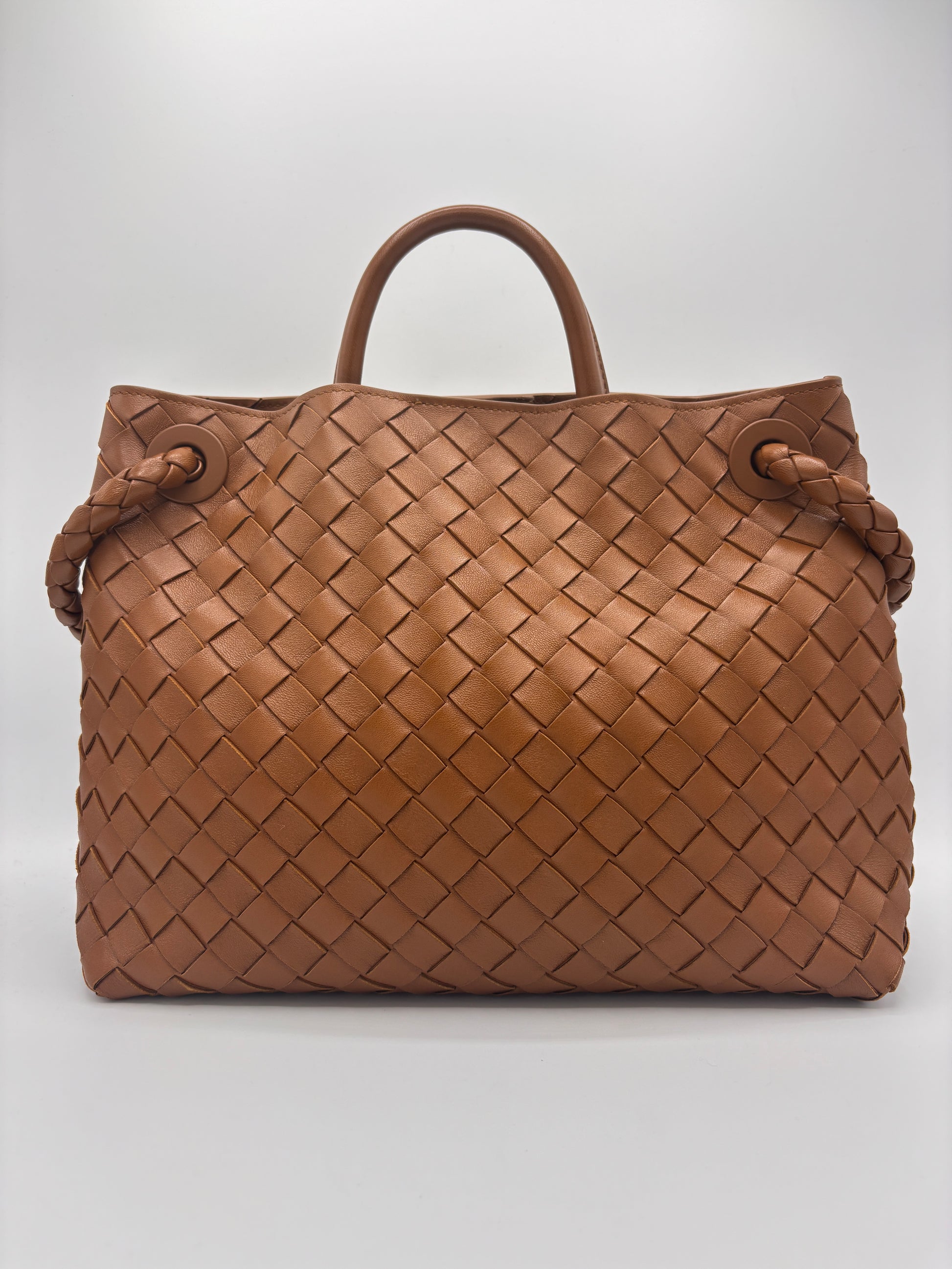 Andiamo Top Handle Bag Intrecciato Nappa Medium