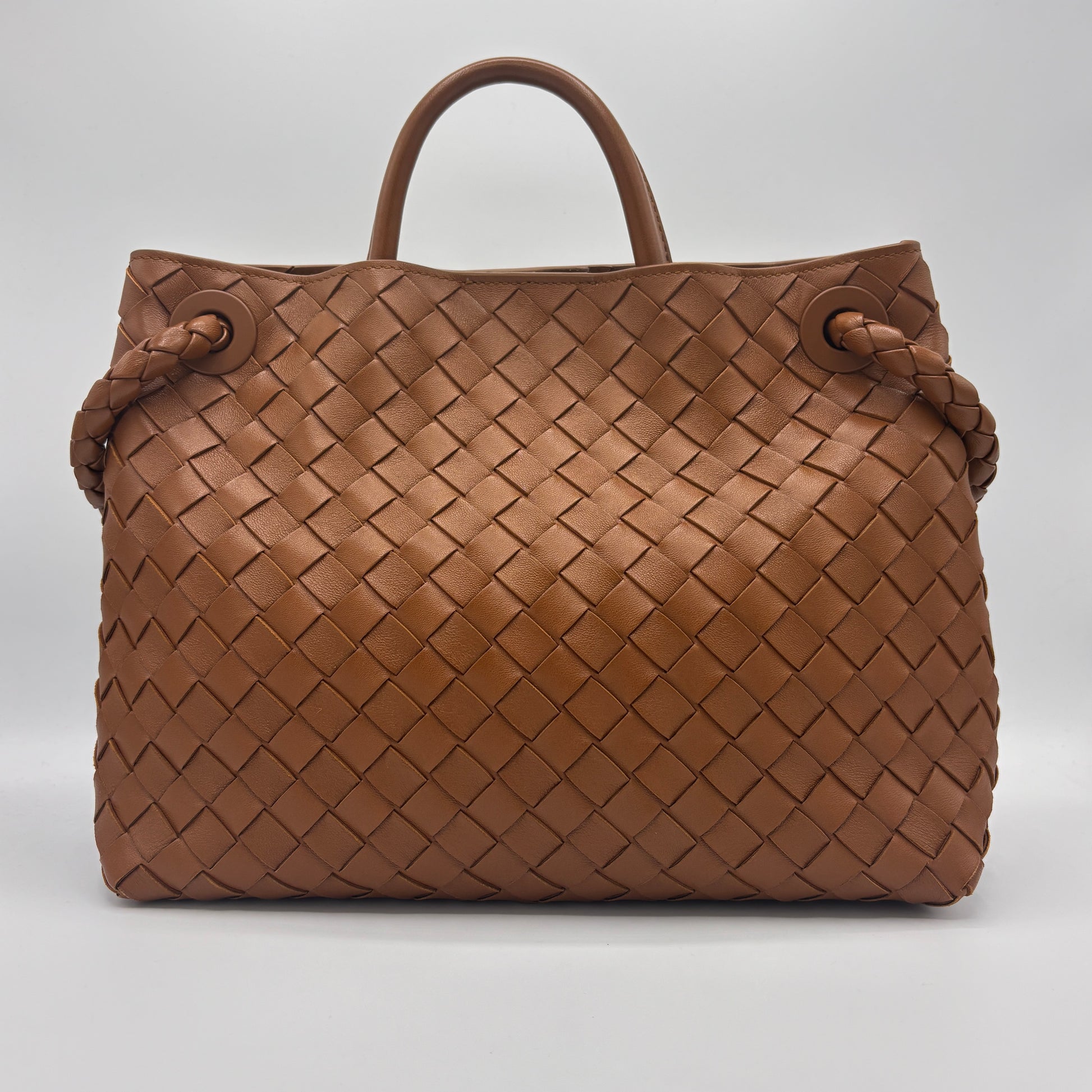 Andiamo Top Handle Bag Intrecciato Nappa Medium