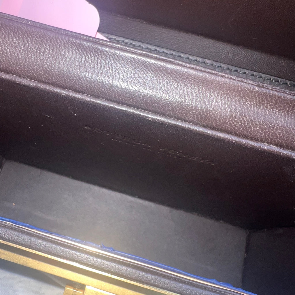 Black leather Daisey box crossbody bag Gold-color brass ribbed clasp For Gisel