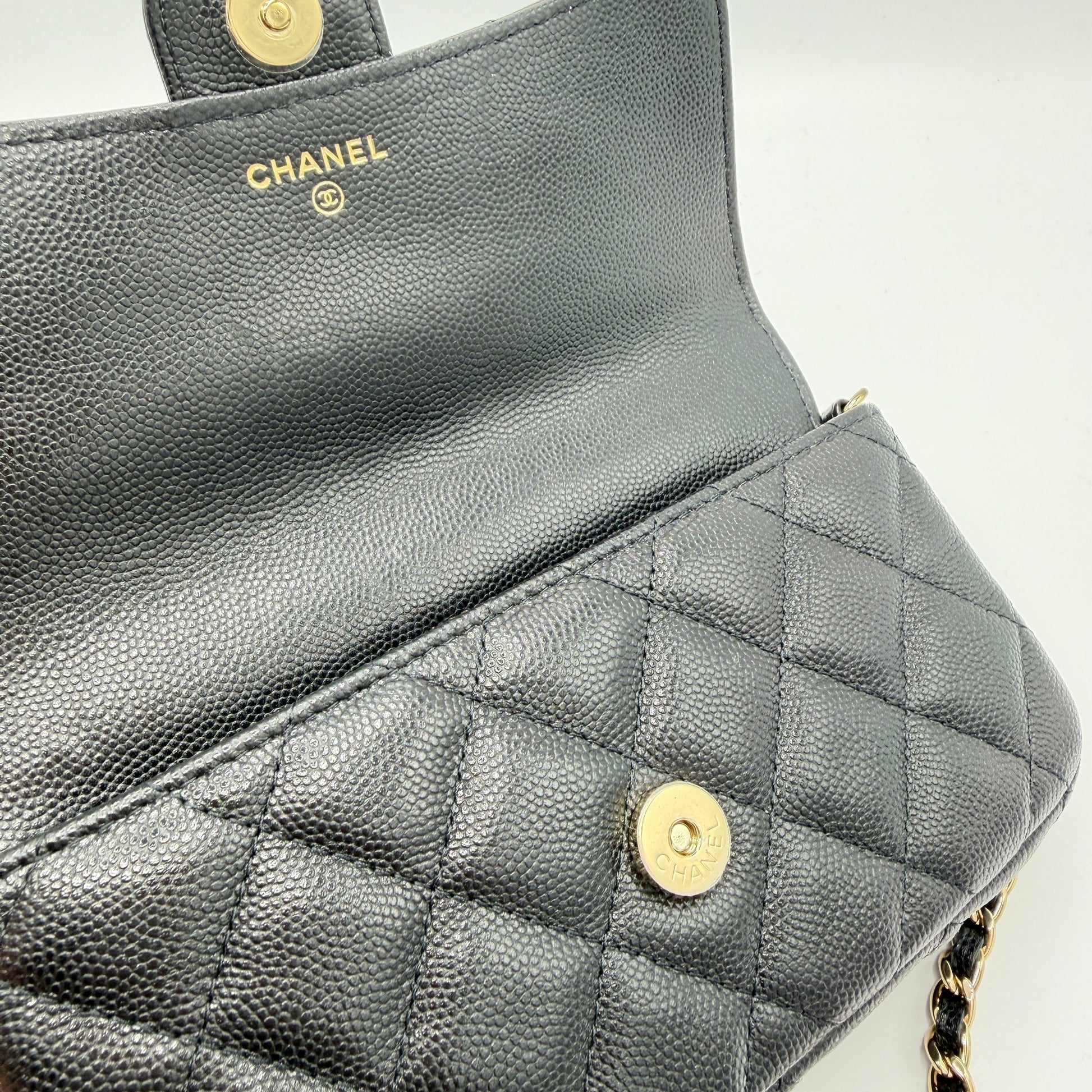 Caviar Quilted Flap Phone Holder With Chain Black