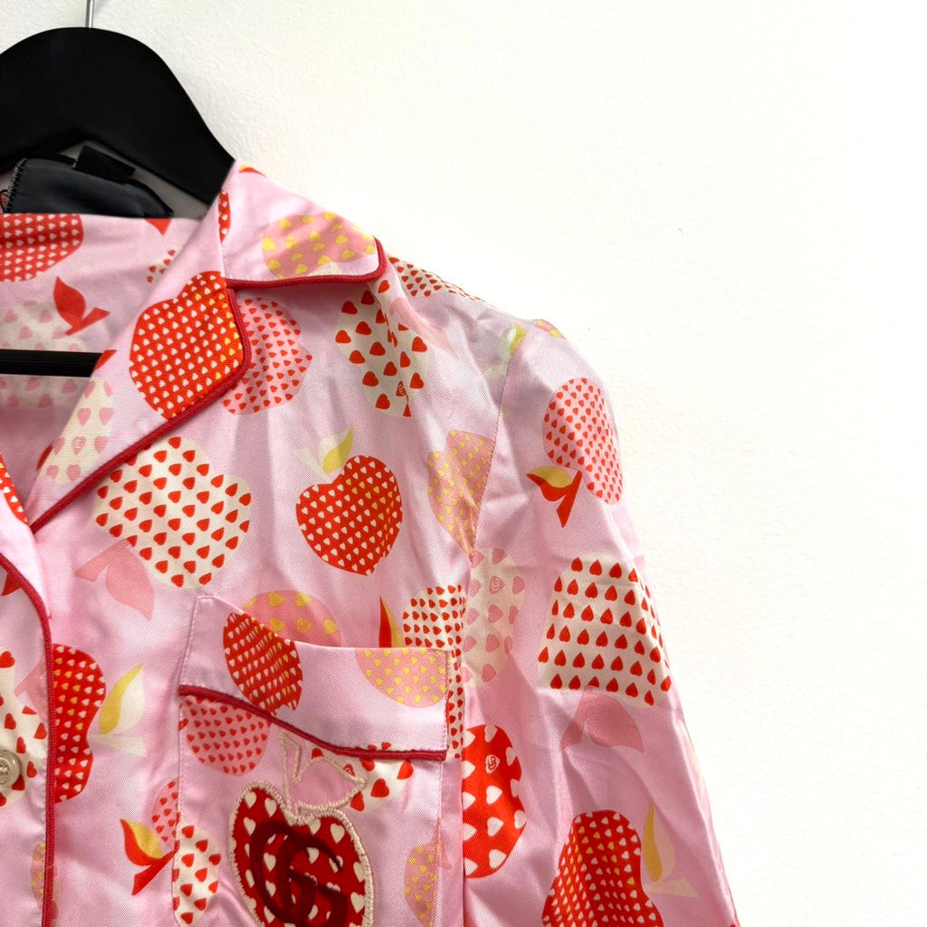 Gucci silk pajama set with a pink apples with hearts print 36