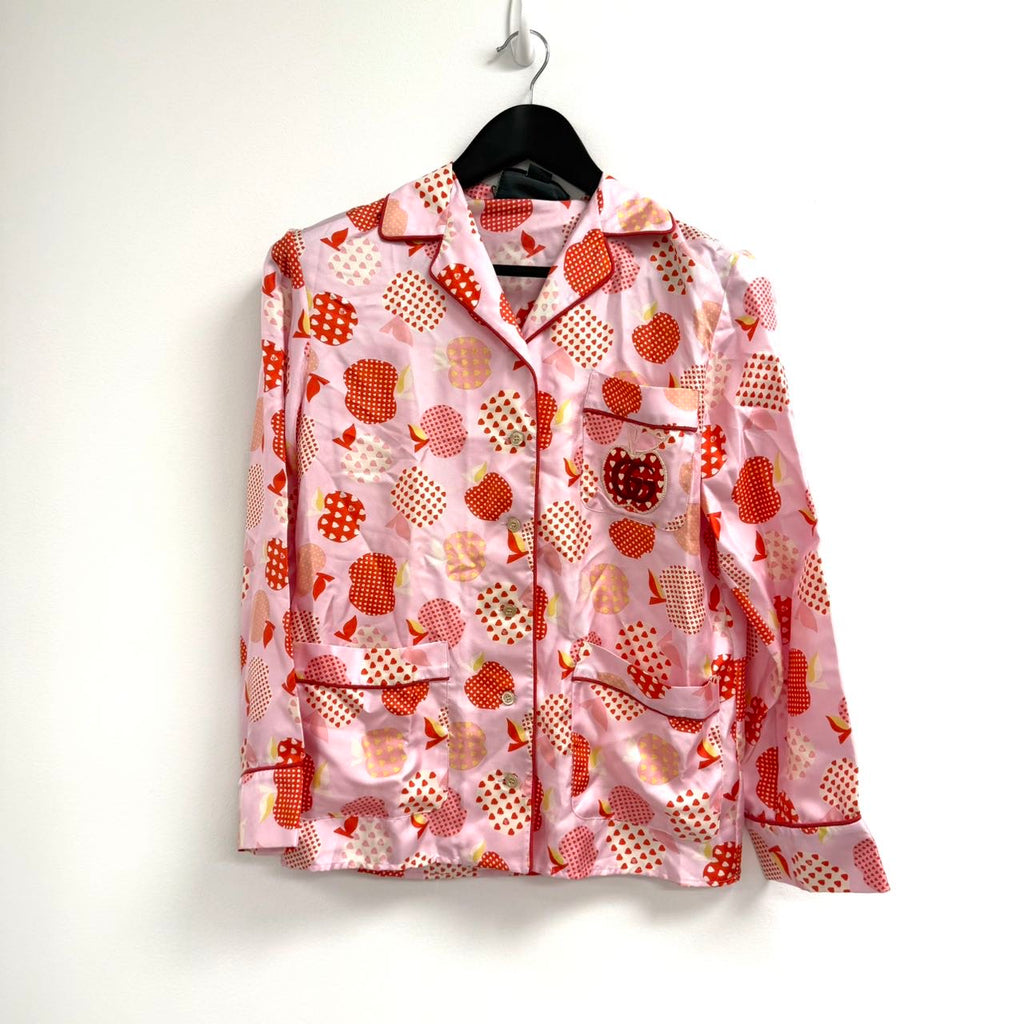 Gucci silk pajama set with a pink apples with hearts print 36