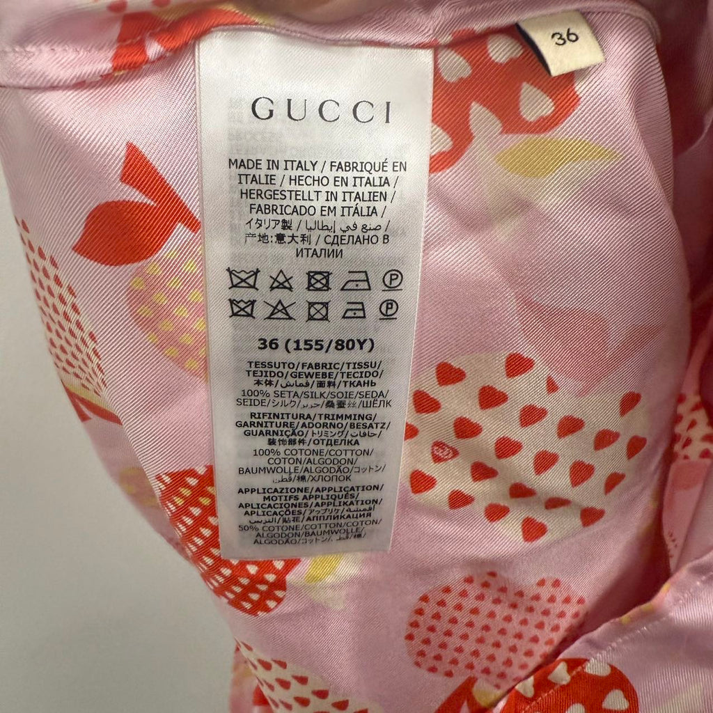 Gucci silk pajama set with a pink apples with hearts print 36
