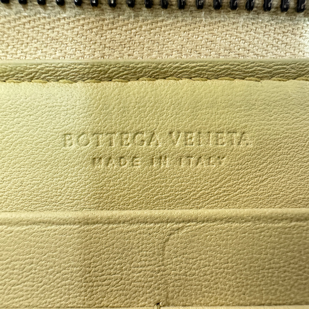 Intrecciato Weave Leather Wallet W21598