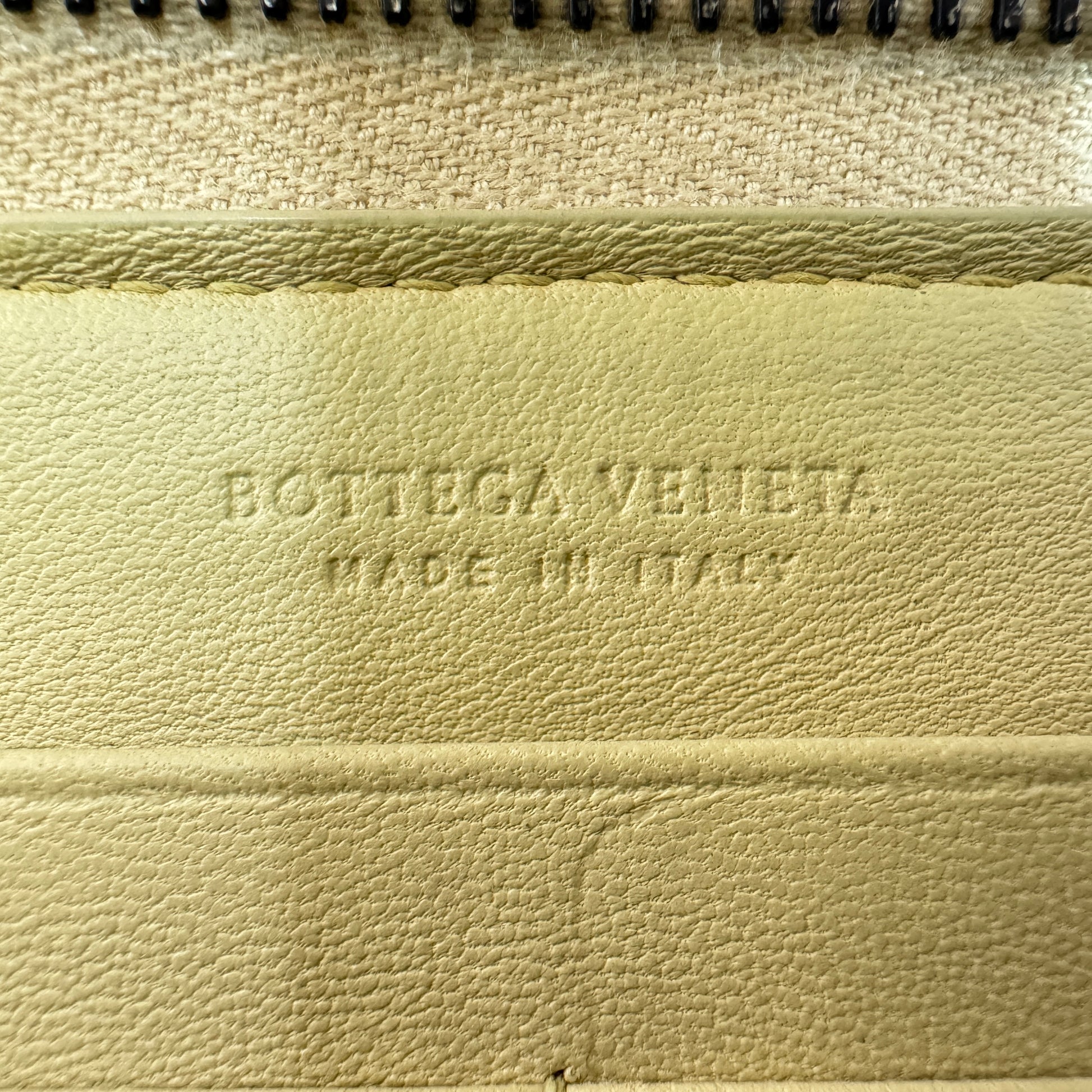 Intrecciato Weave Leather Wallet W21598