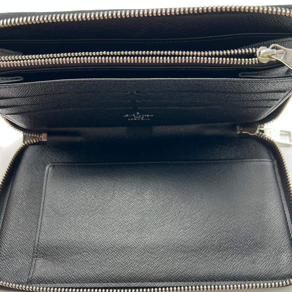 Damier Graphite Zippy Organizer Wallet W21586