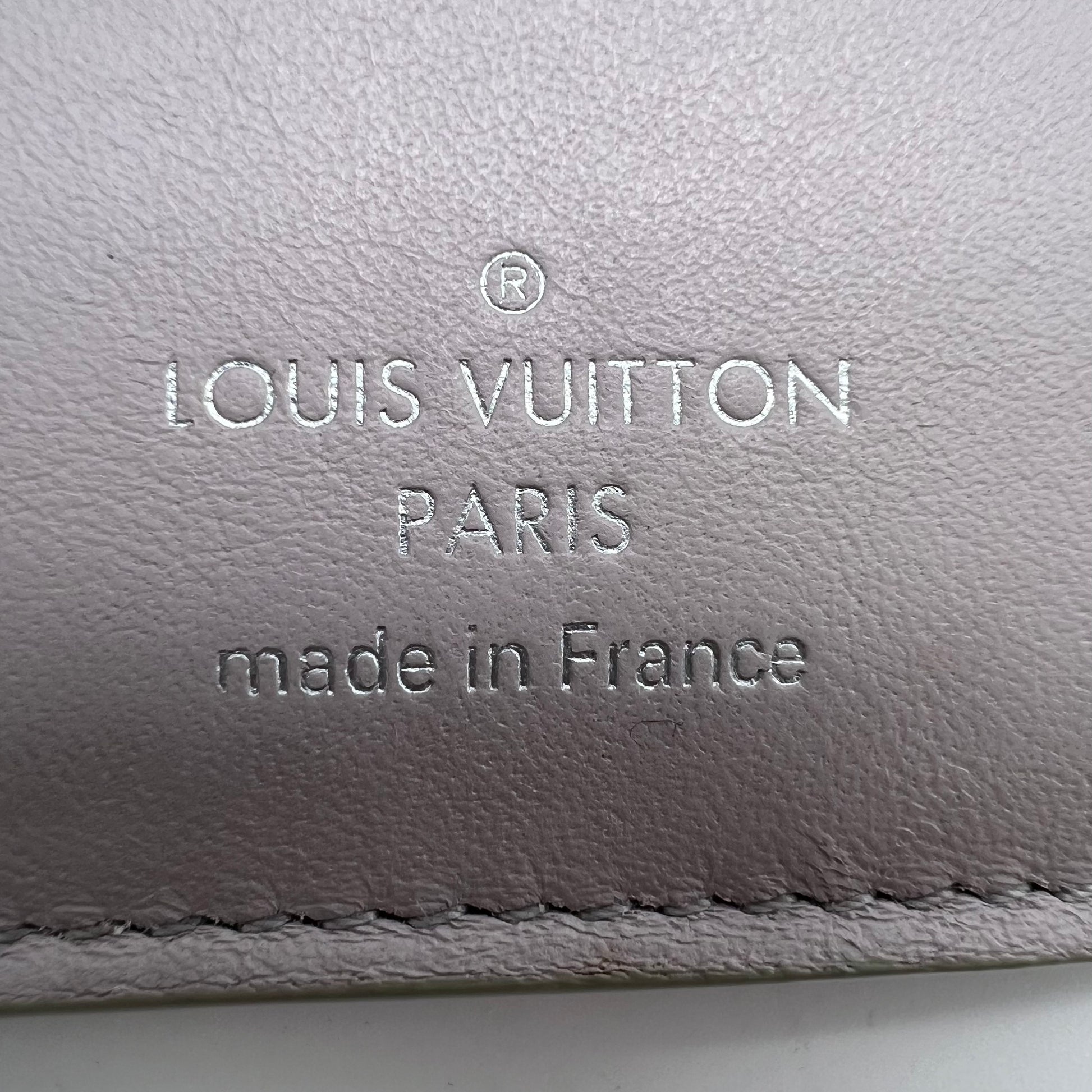 Louis Vuitton Portefeuille Capucines Compact Wallet W21536
