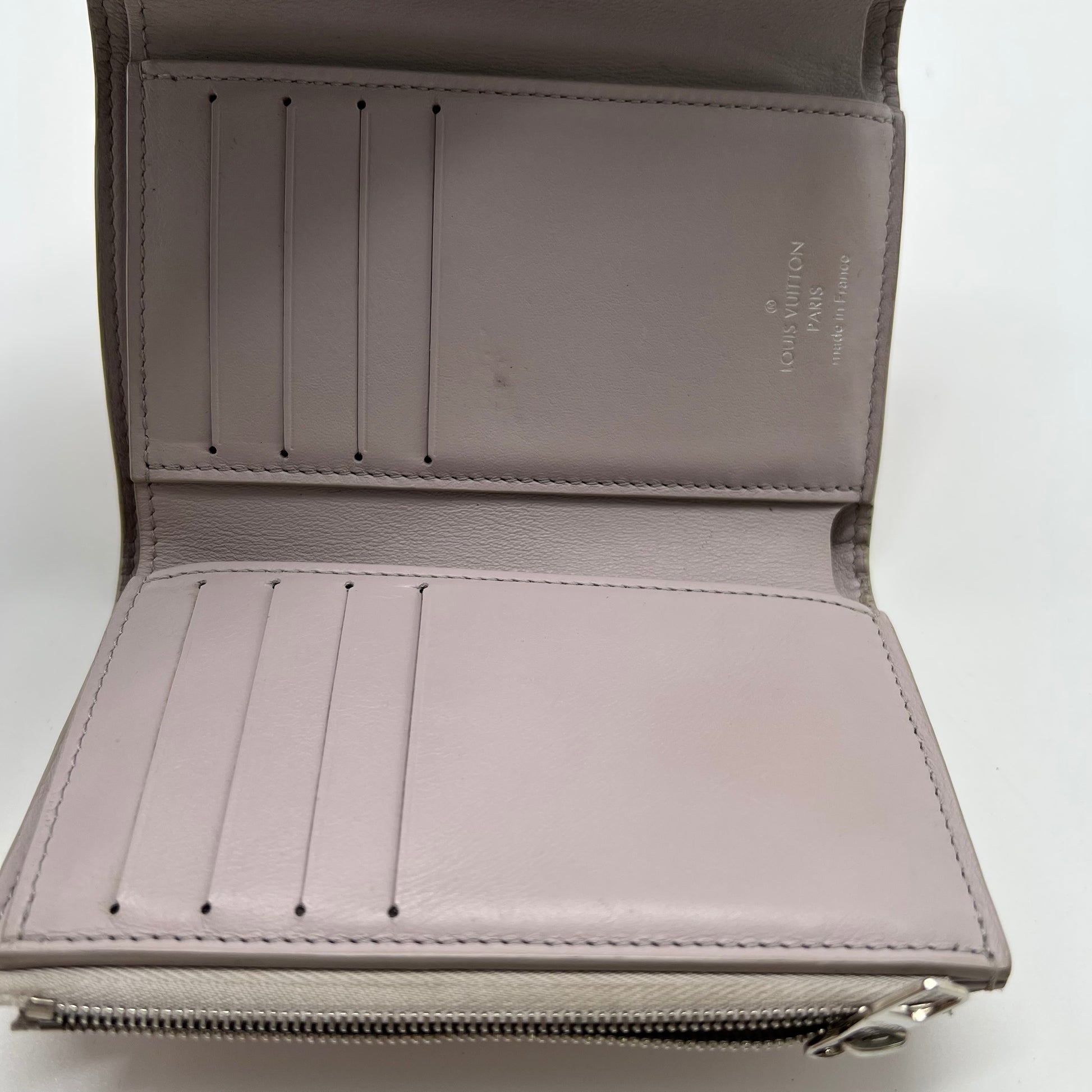 Louis Vuitton Portefeuille Capucines Compact Wallet W21536