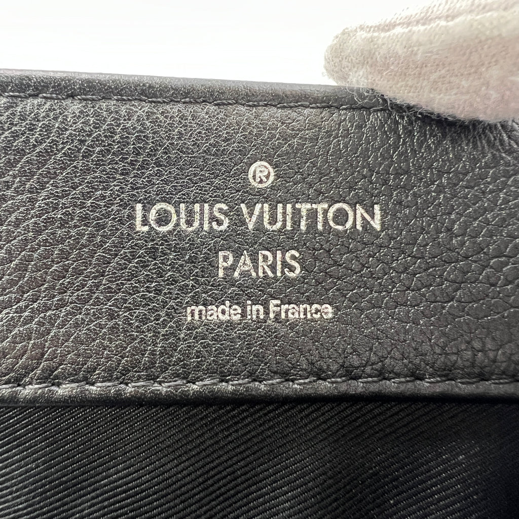 Taurillon Leather Lockme II B22032