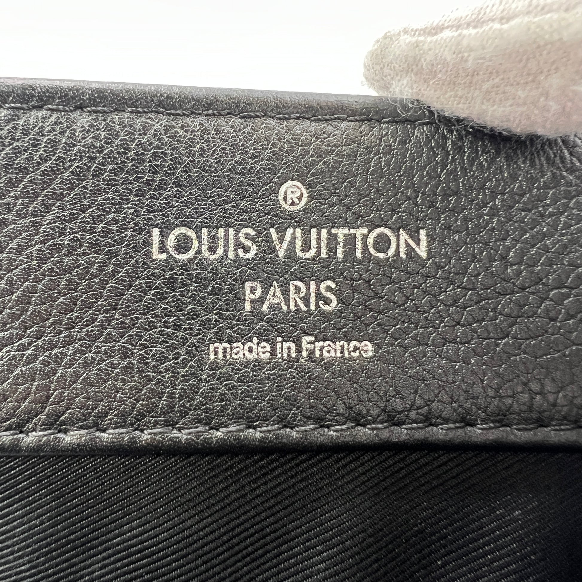 Taurillon Leather Lockme II B22032