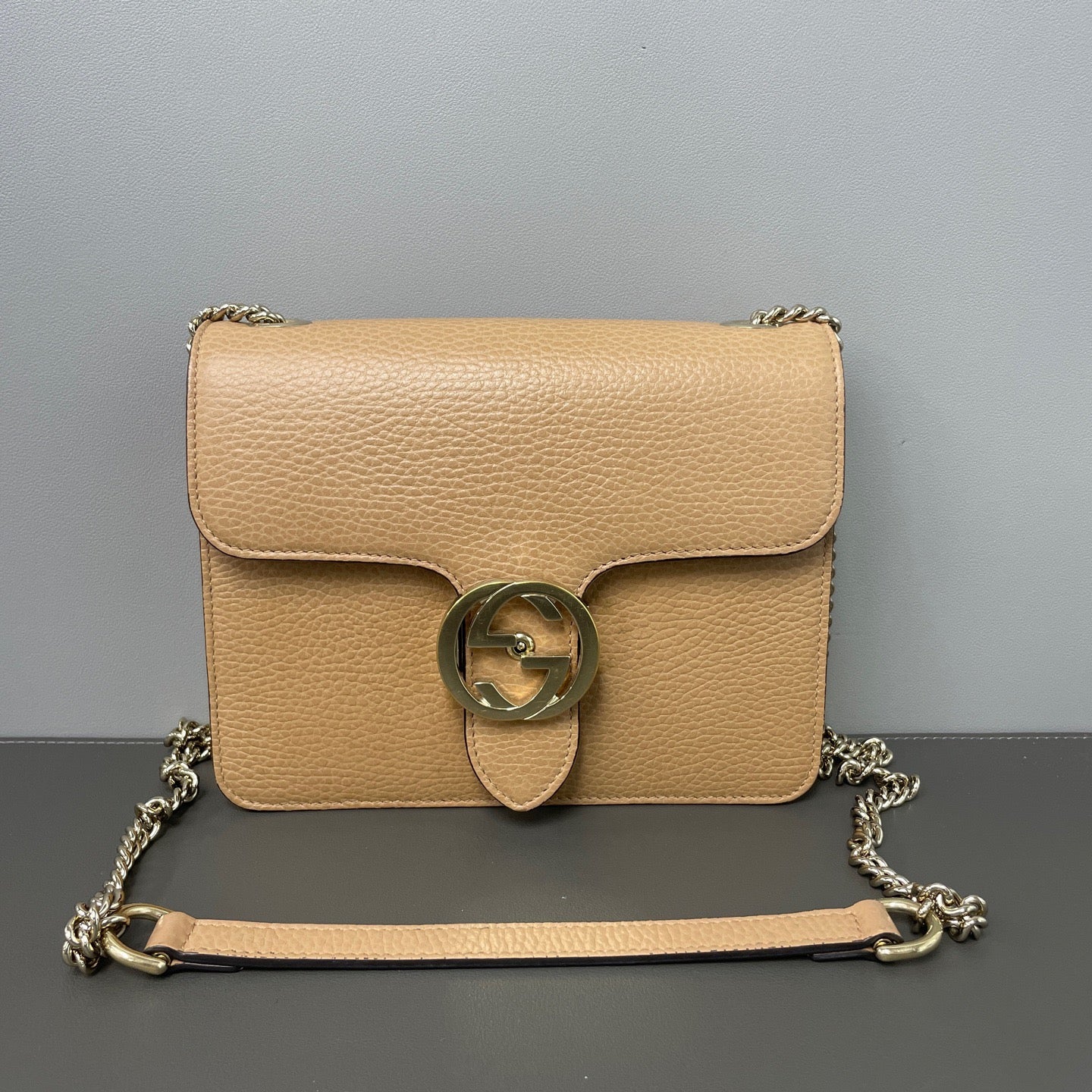 Gucci Interlocking G Leather  Chain Flap Shoulder Bag LDZ0006