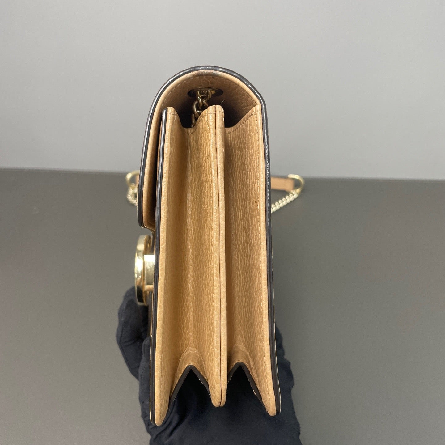 Gucci Interlocking G Leather  Chain Flap Shoulder Bag LDZ0006