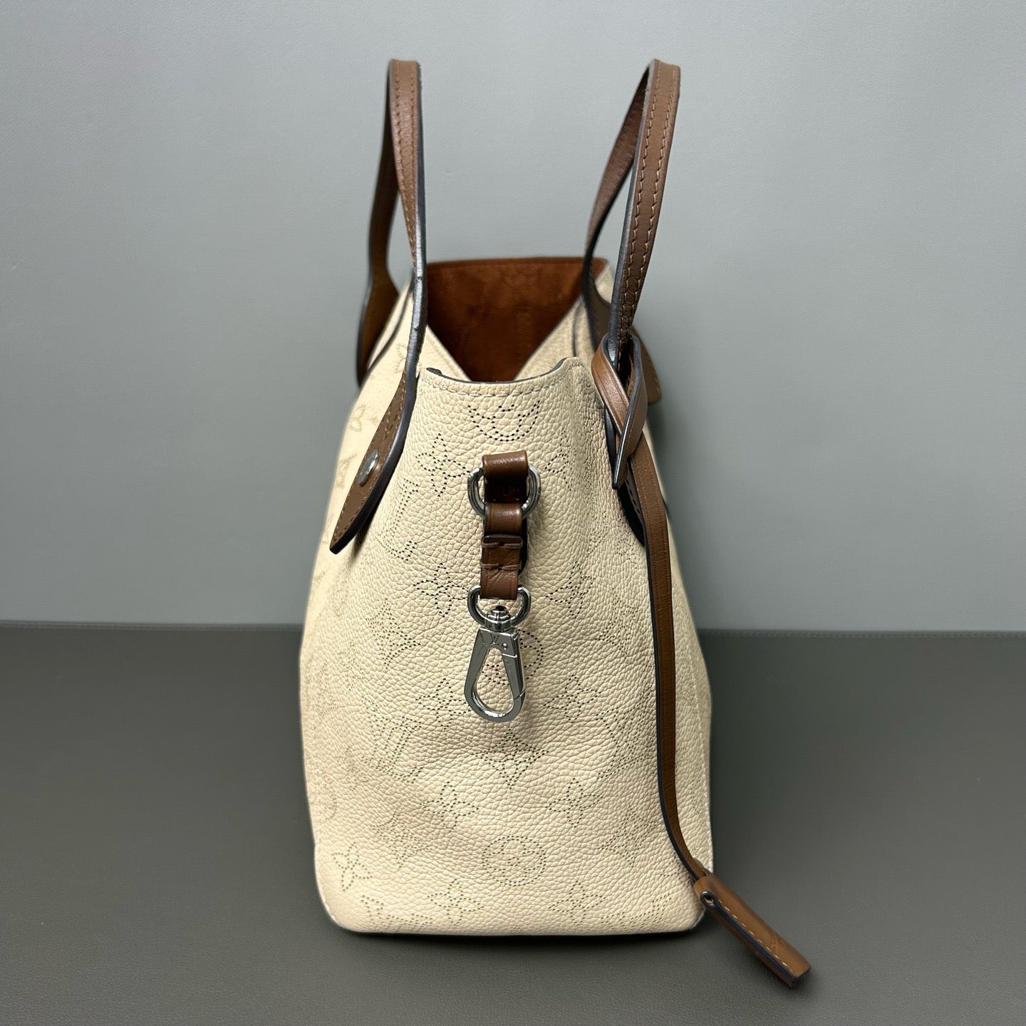 Louis Vuitton Hina PM Mahina  Perforated Leather Handbag LDZ0017