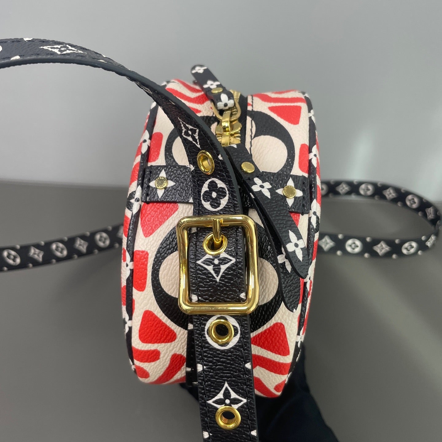 Louis Vuitton Crafty Boîte  Chapeau Souple PM Shoulder Bag  LDZ0022