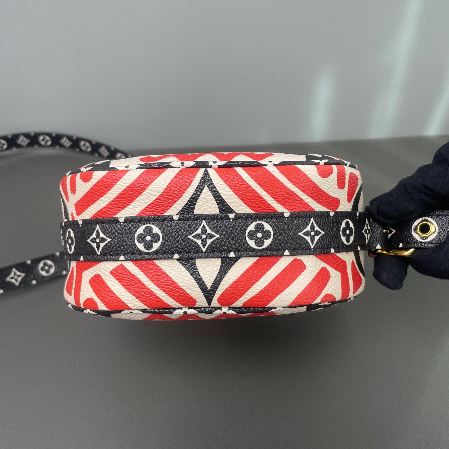 Louis Vuitton Crafty Boîte  Chapeau Souple PM Shoulder Bag  LDZ0022