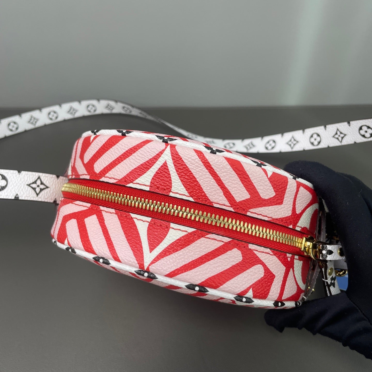 Louis Vuitton Crafty Boîte  Chapeau Souple PM Shoulder Bag LDZ0023