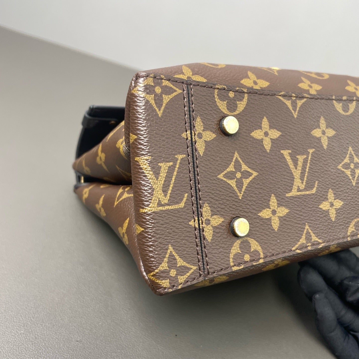 Louis Vuitton One Handle Flap Bag MM LDZ0025