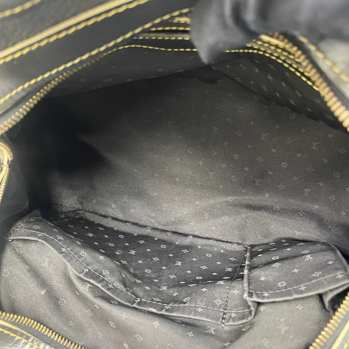 Louis Vuitton Suhali Lockit PM  Handbag (Black Goatskin) LDZ0030