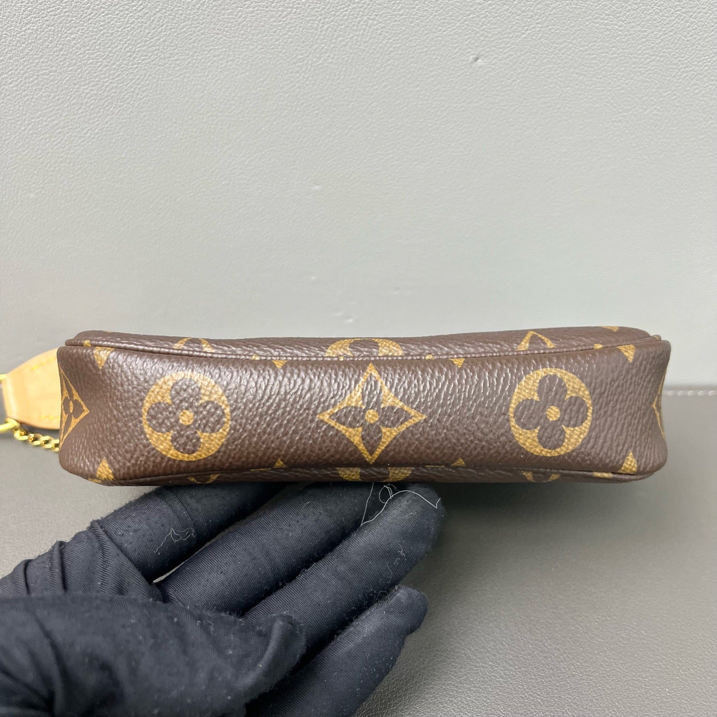 Louis Vuitton Mini Pochette  Accessoires (Monogram Canvas) LDZ0033