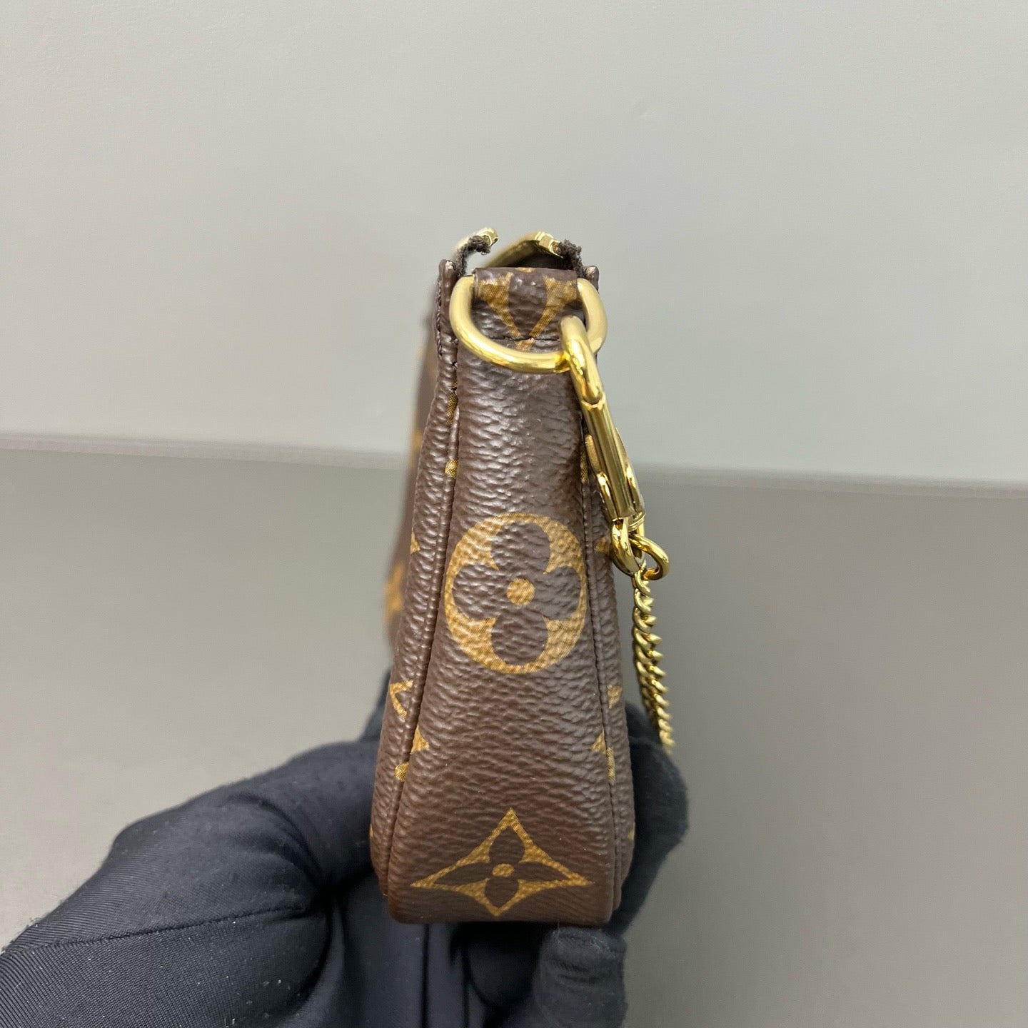 Louis Vuitton Mini Pochette  Accessoires (Monogram Canvas) LDZ0033