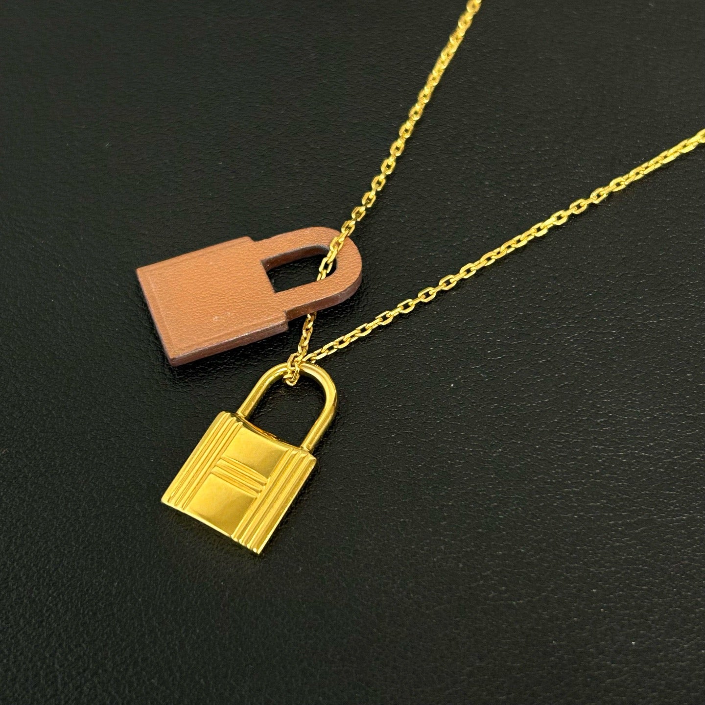 Hermès O'Kelly Pendant Necklace LDZ0040