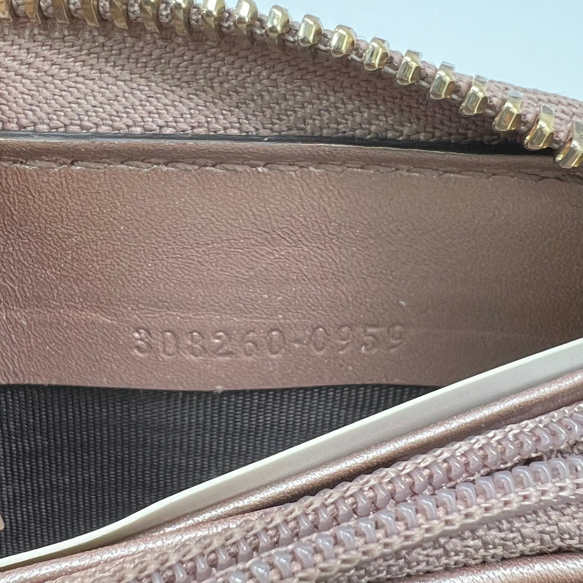 Gucci Metallic Microguccissima zip-around long wallet W21809