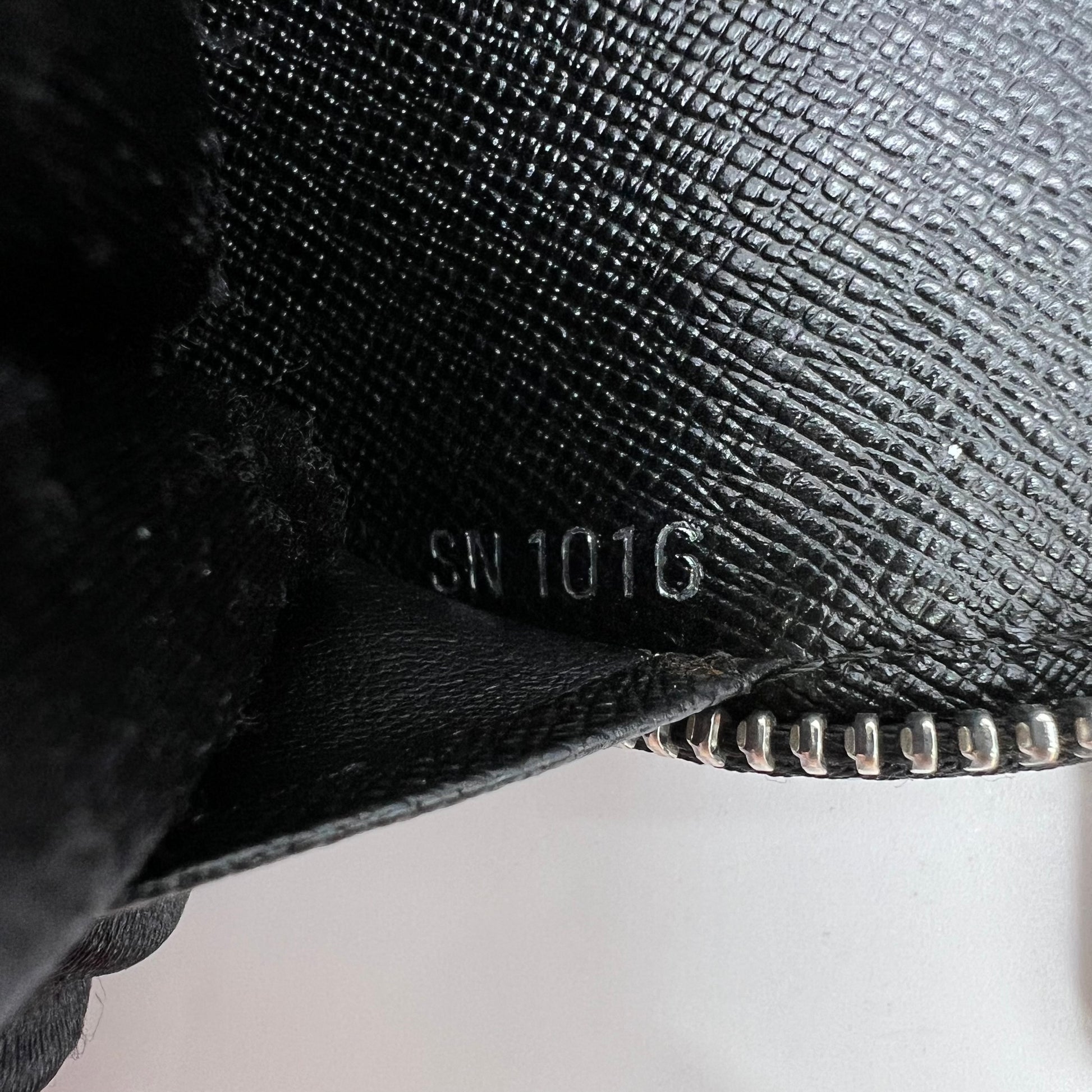 Louis Vuitton Epi Zippy Wallet W21760
