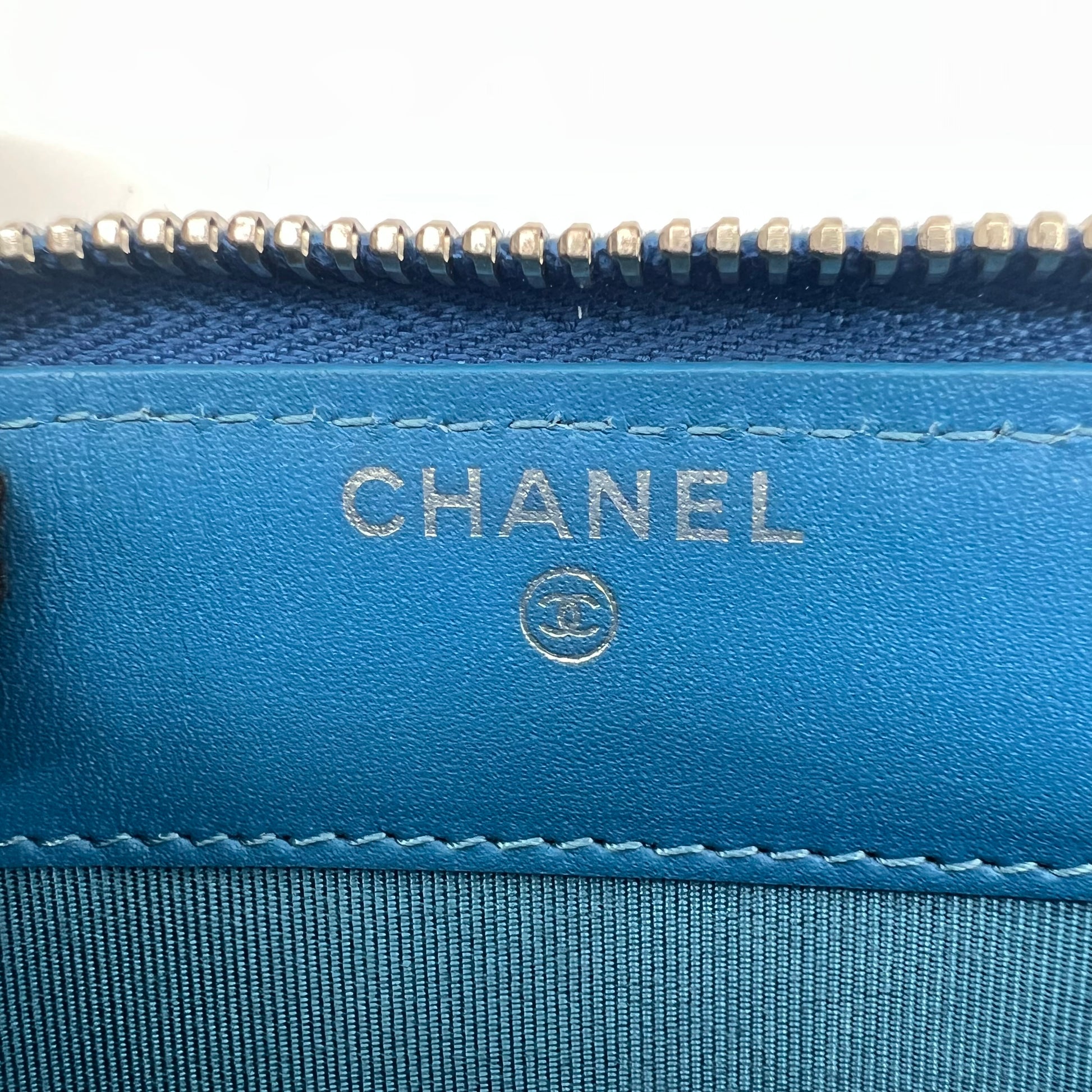 2020 Interlocking CC Logo Continental Wallet W21743