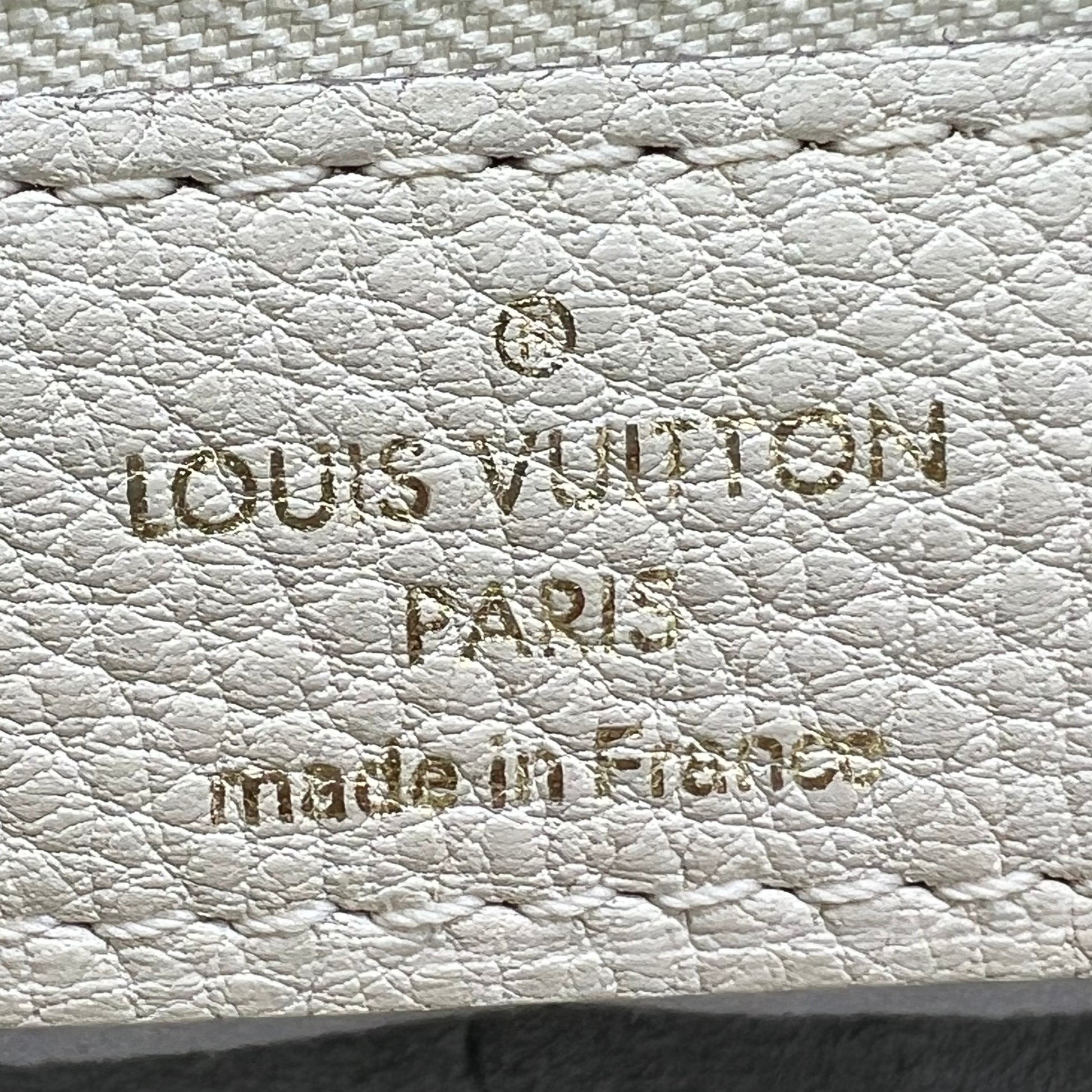 Louis Vuitton Monogram Mahina Cirrus B22557