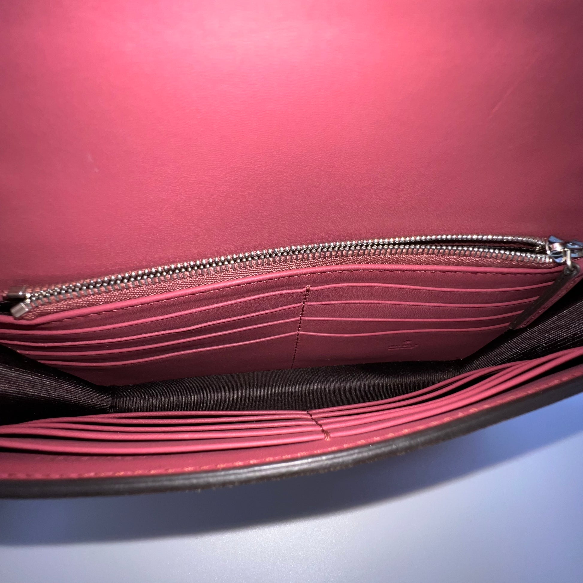 Gucci GG Supreme Blooms Chain Wallet B22671