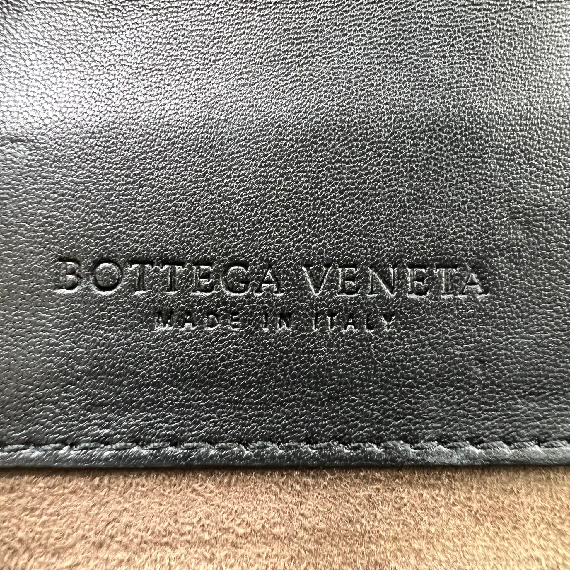 Intrecciato Clutch Knot Chain Shoulder Bag Wool Calfskin Snakeskin B22512
