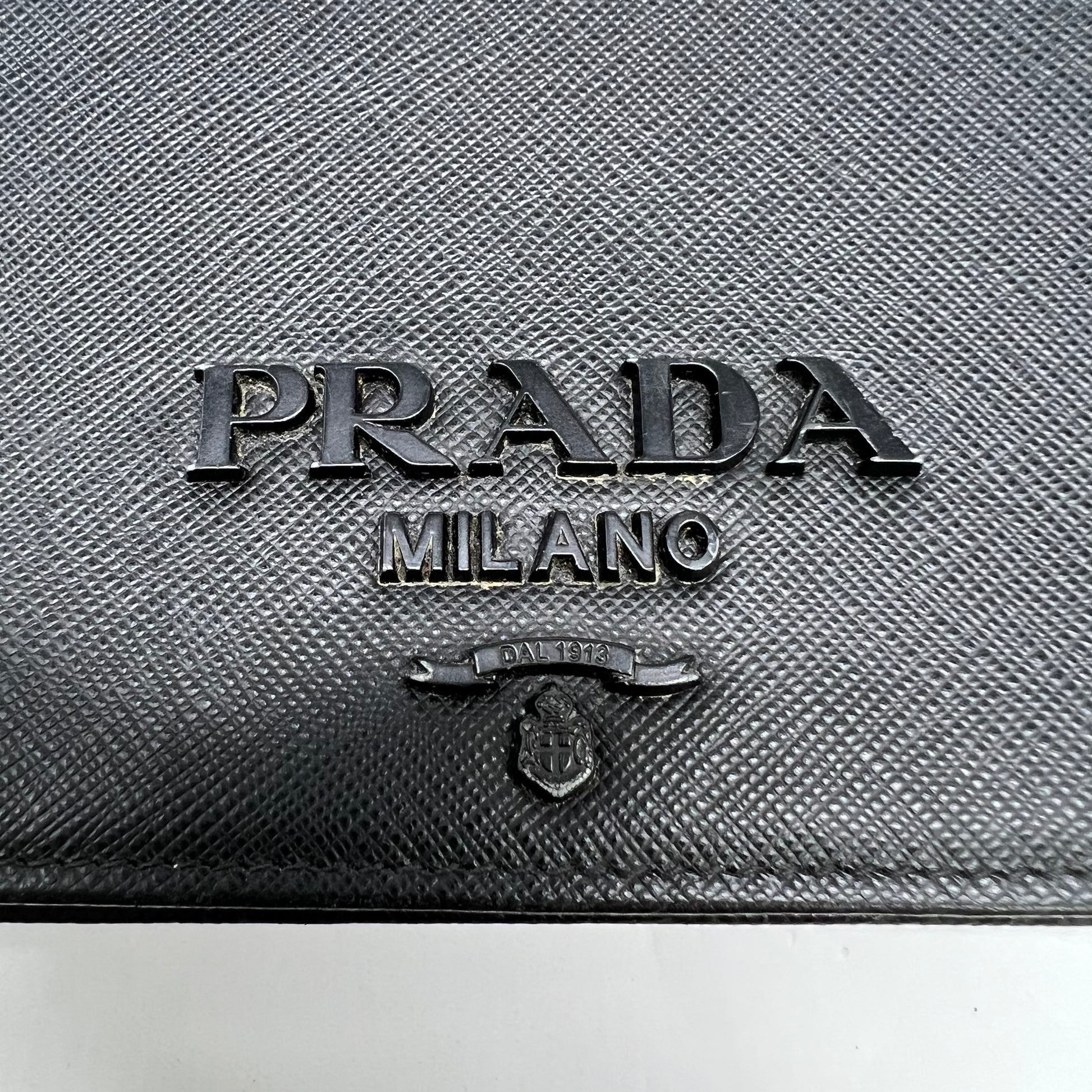 Saffiano Lux Monochrome Chain Wallet Black B22583