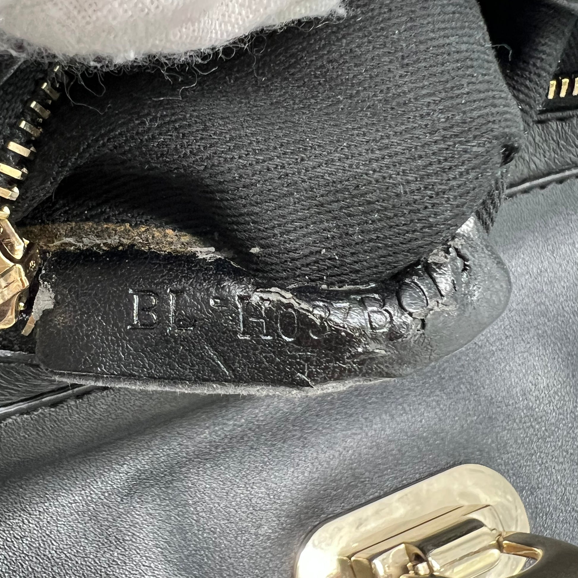 Valentino Garavani Rockstud Trapeze Tote Bag B21826