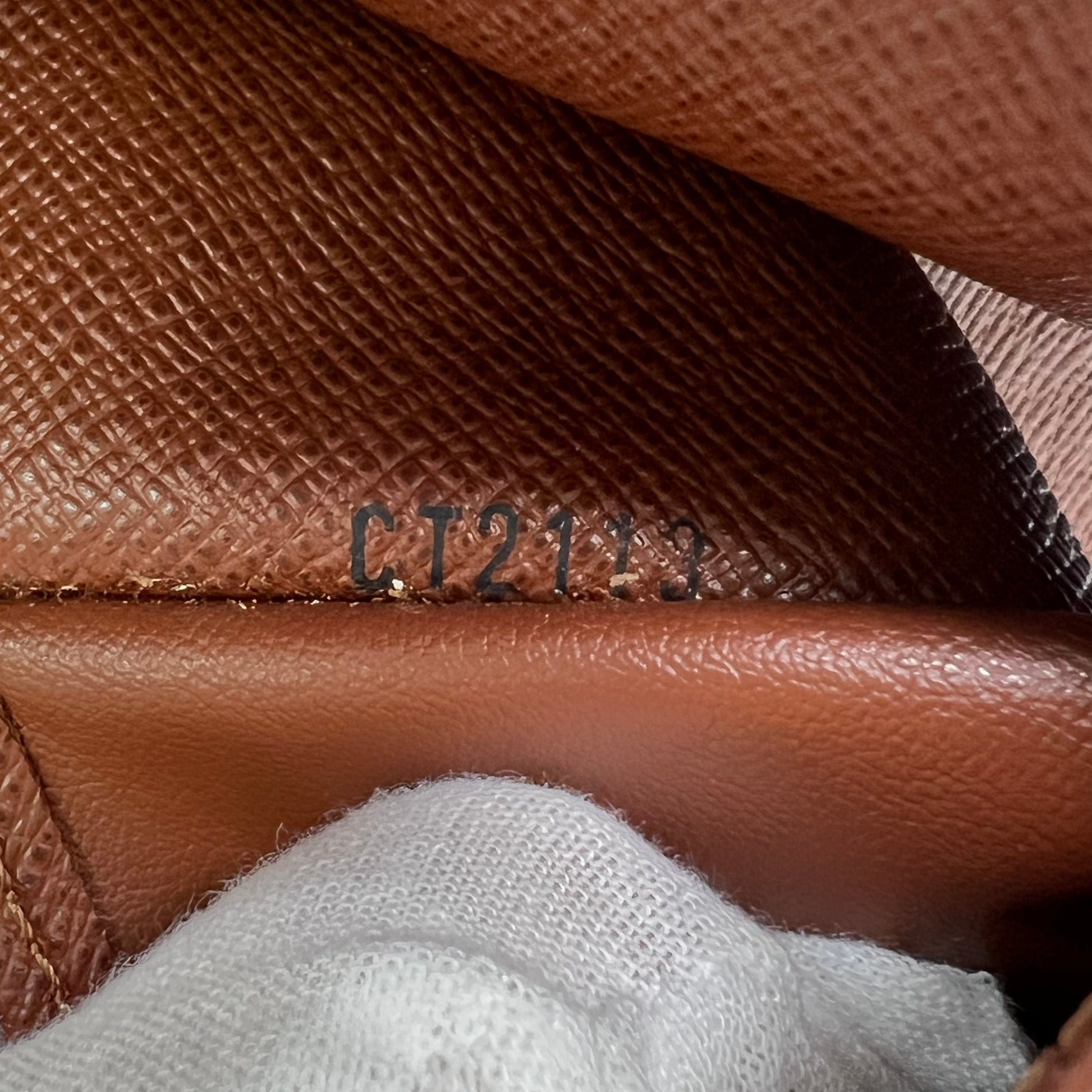Louis Vuitton Monogram Canvas 6 Key Holder W21762