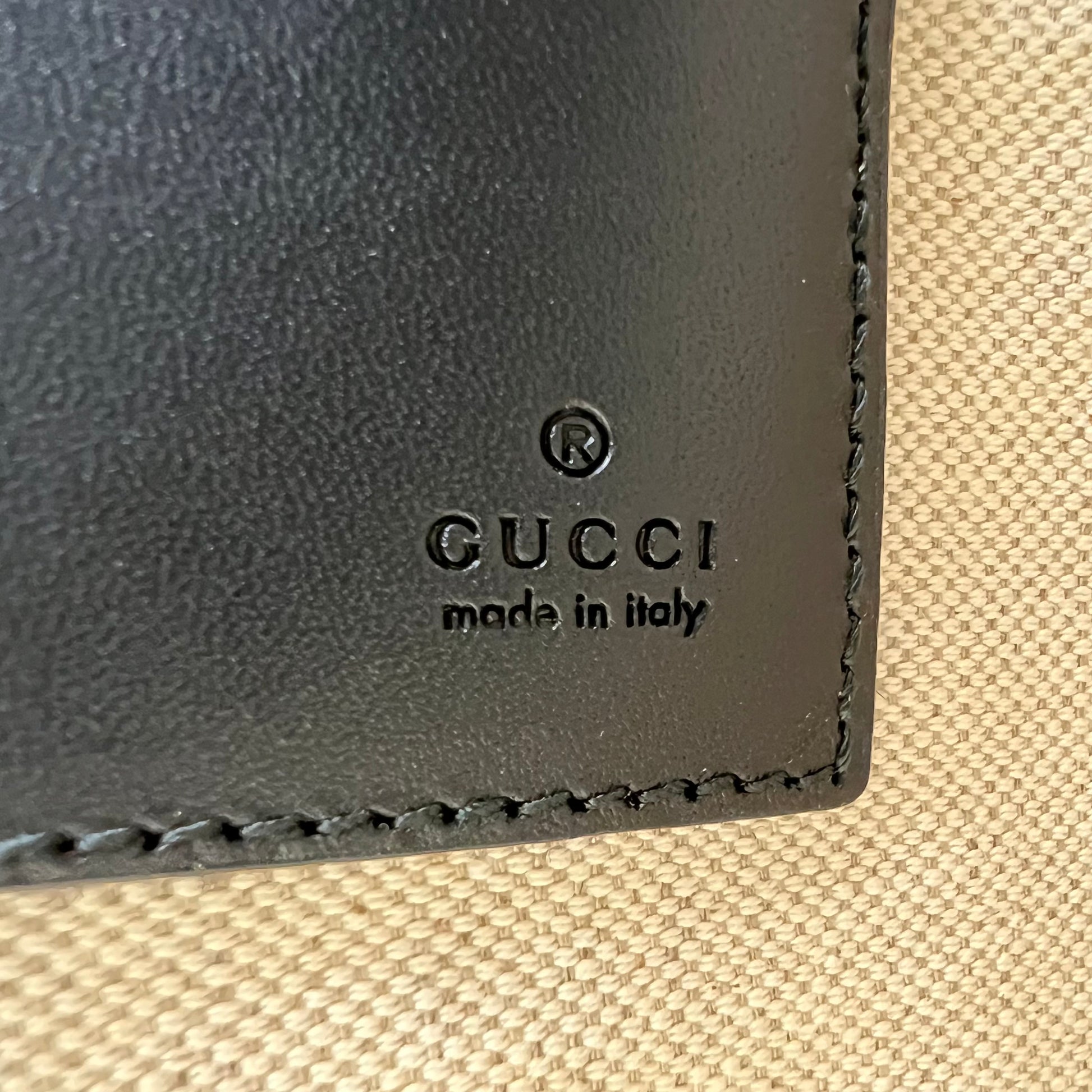 Gucci GG Supreme Bestiary Wolf Print "XXV Hollywood" Zip Pouch W22033