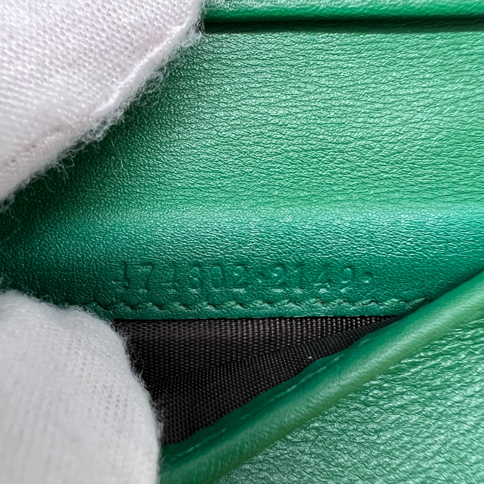 Gucci GG Marmont Matelassé Card Case Wallet W22217