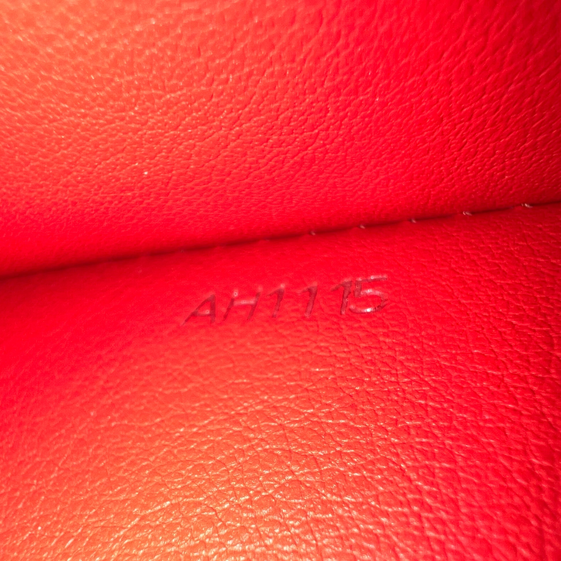 Capucines Bag Leather MM B22772