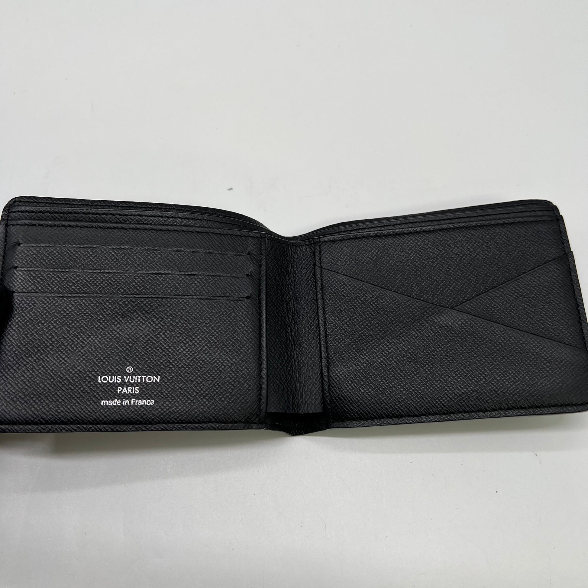 Damier Graphite World Tour Multiple Wallet W22113
