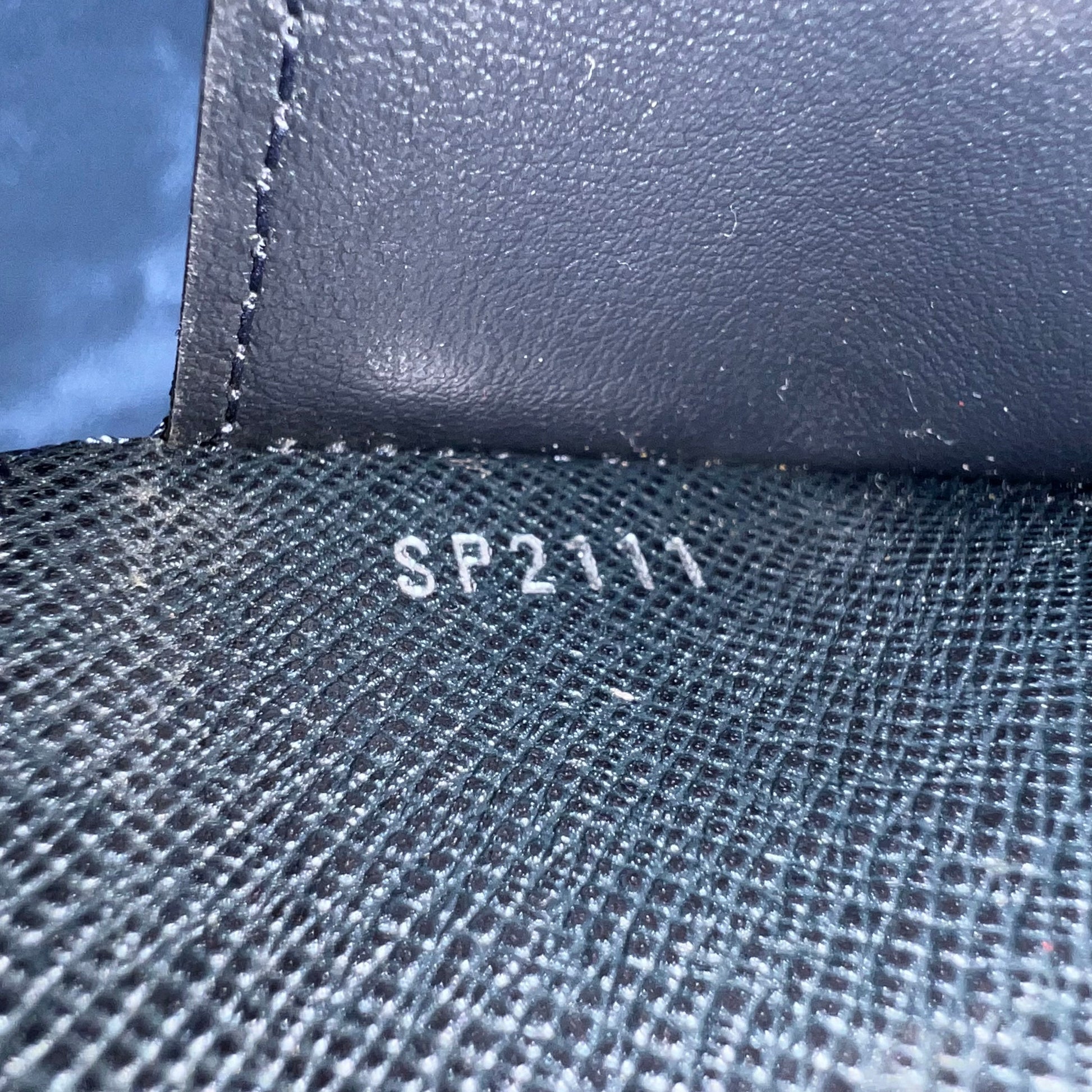 Louis Vuitton Slender Wallet W22255