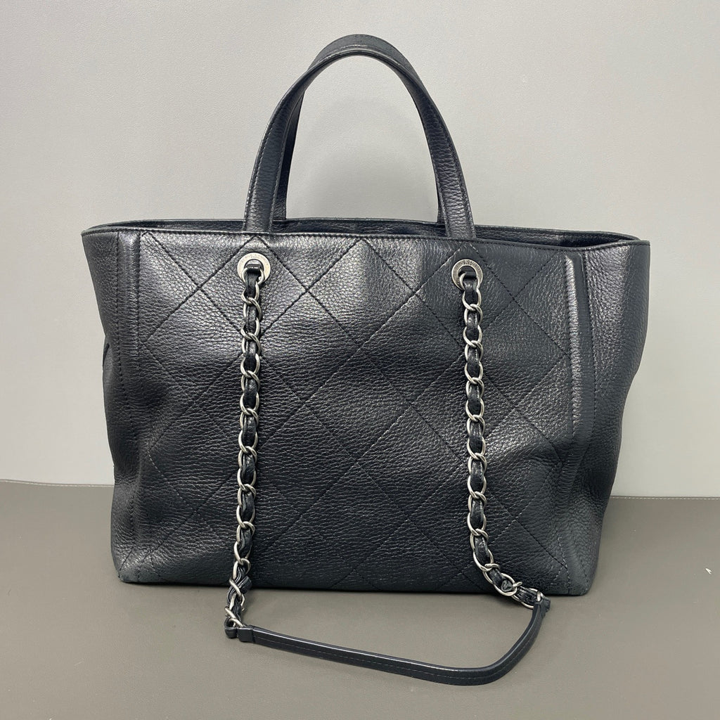Chanel CC Stitched Caviar Shopping Tote LDZ081