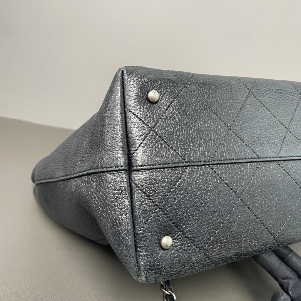 Chanel CC Stitched Caviar Shopping Tote LDZ081