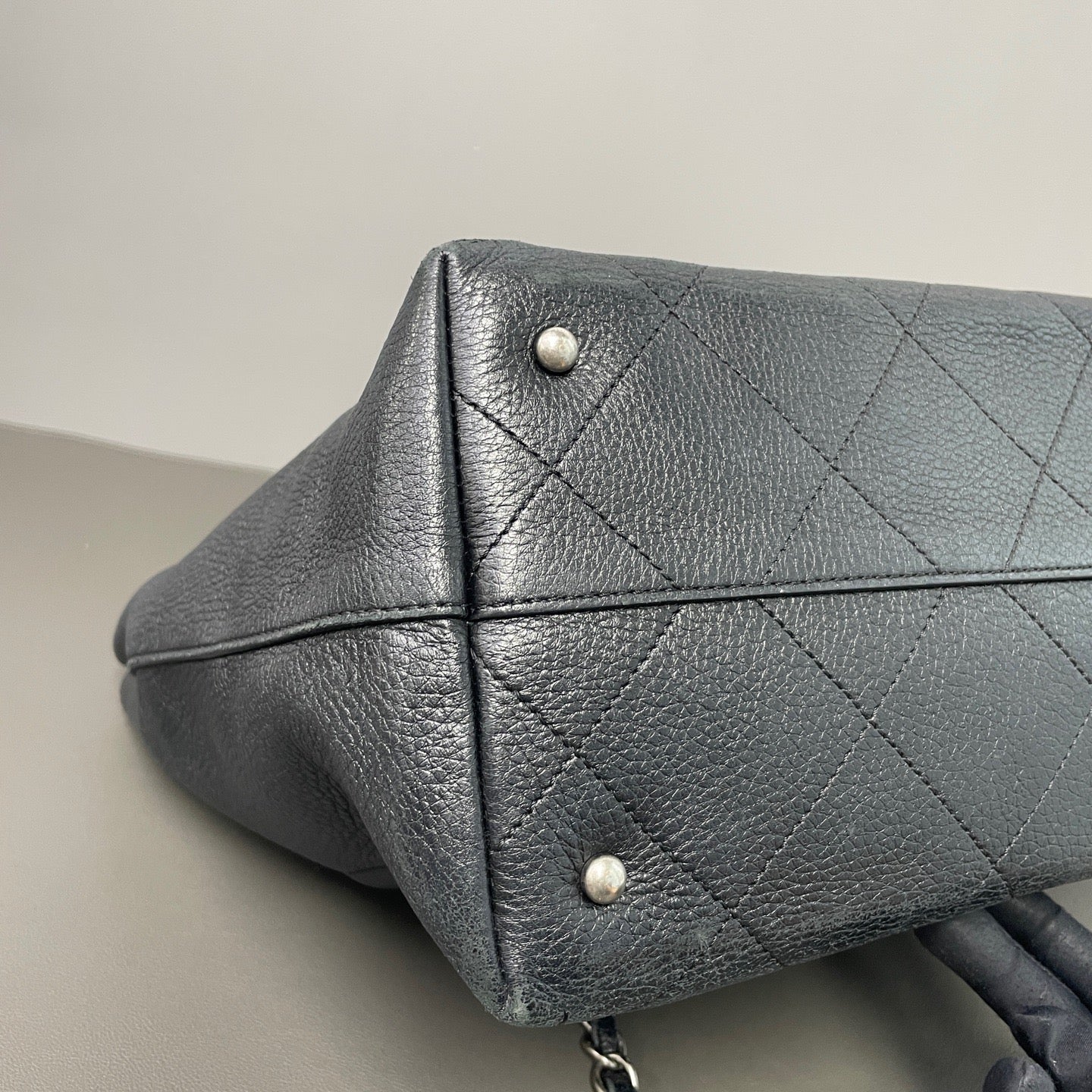 Chanel CC Stitched Caviar Shopping Tote LDZ081