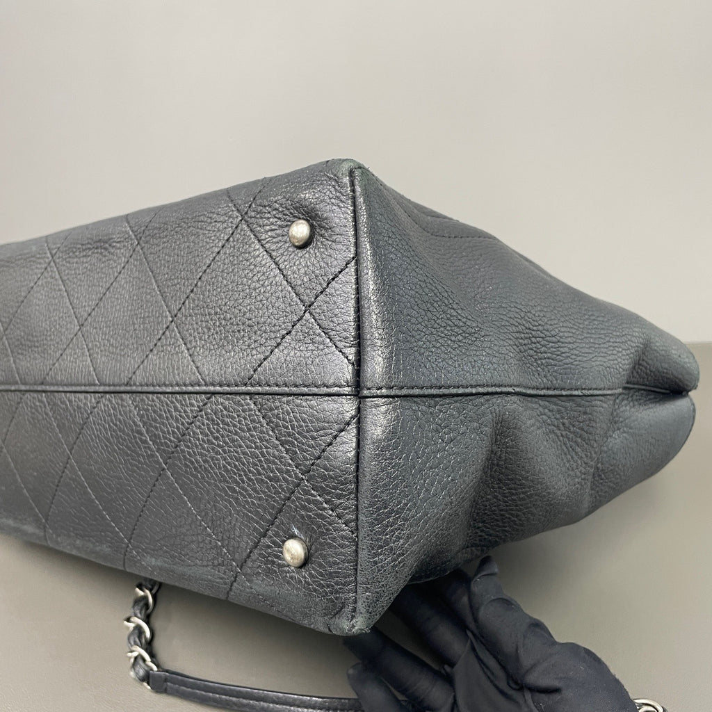 Chanel CC Stitched Caviar Shopping Tote LDZ081