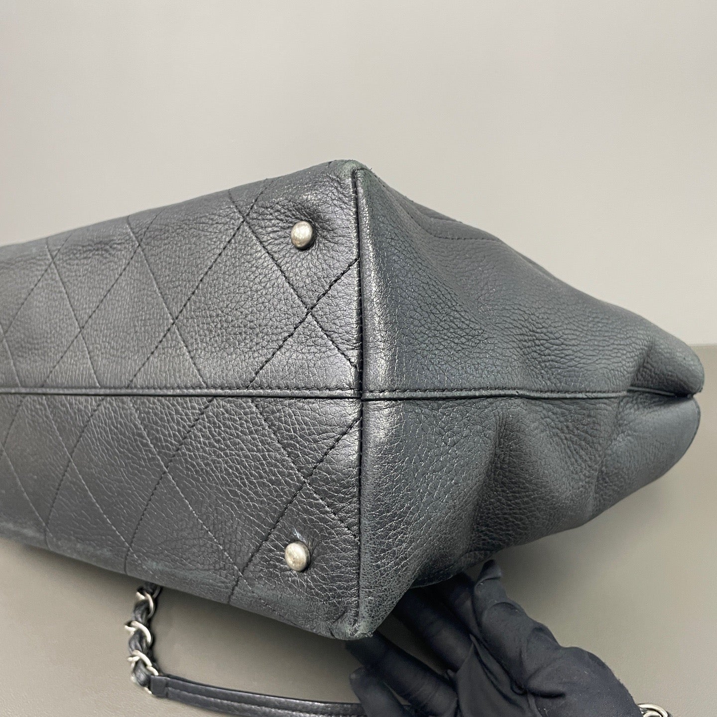 Chanel CC Stitched Caviar Shopping Tote LDZ081