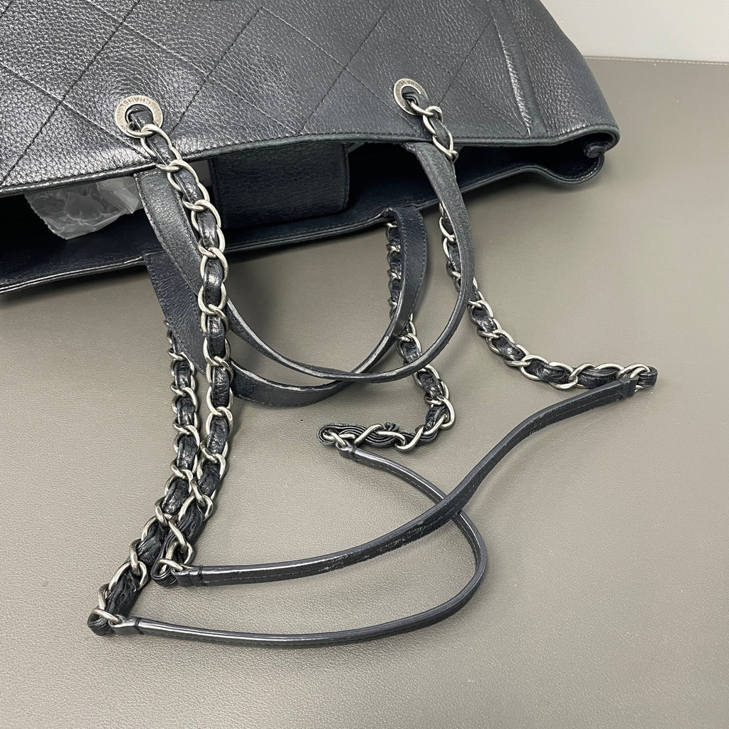 Chanel CC Stitched Caviar Shopping Tote LDZ081