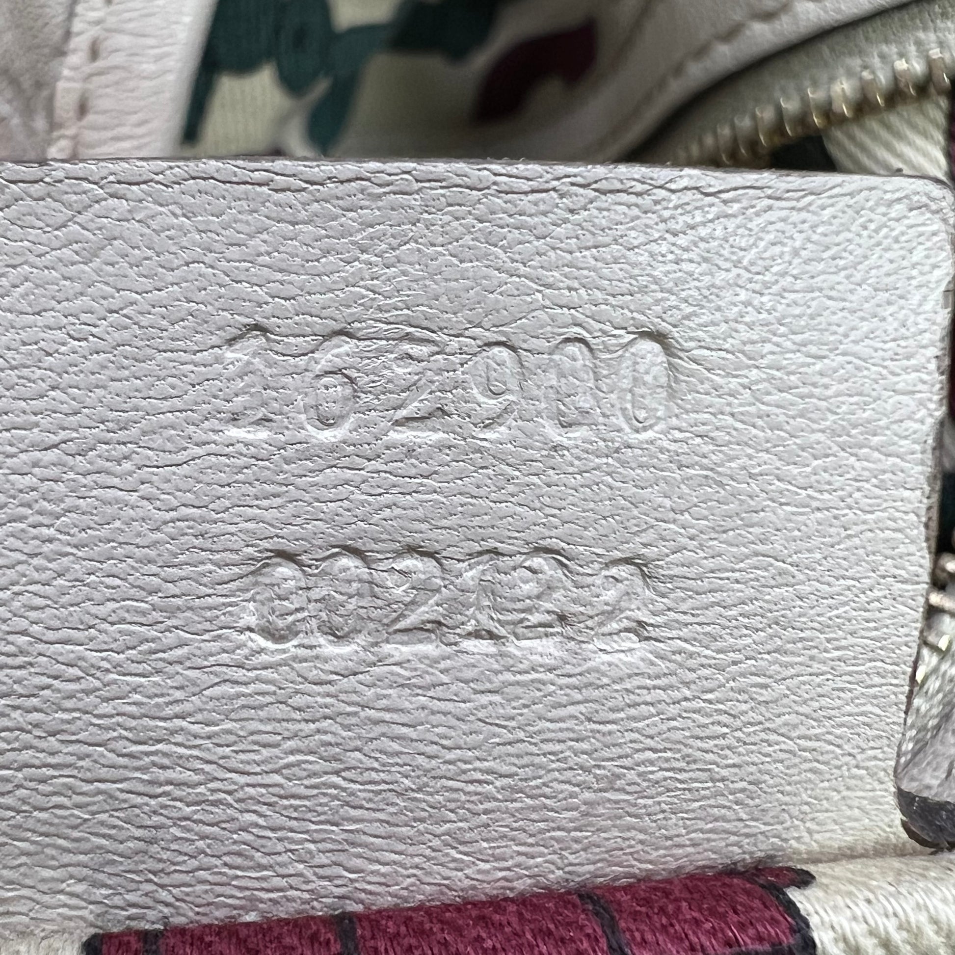 Gucci Guccissima Leather Pelham Medium Shoulder Bag B22127