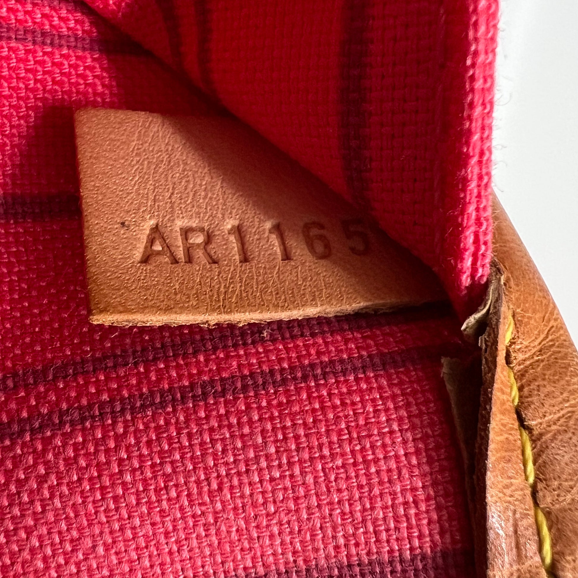 Louis Vuitton Monogram V Neverfull MM B22617