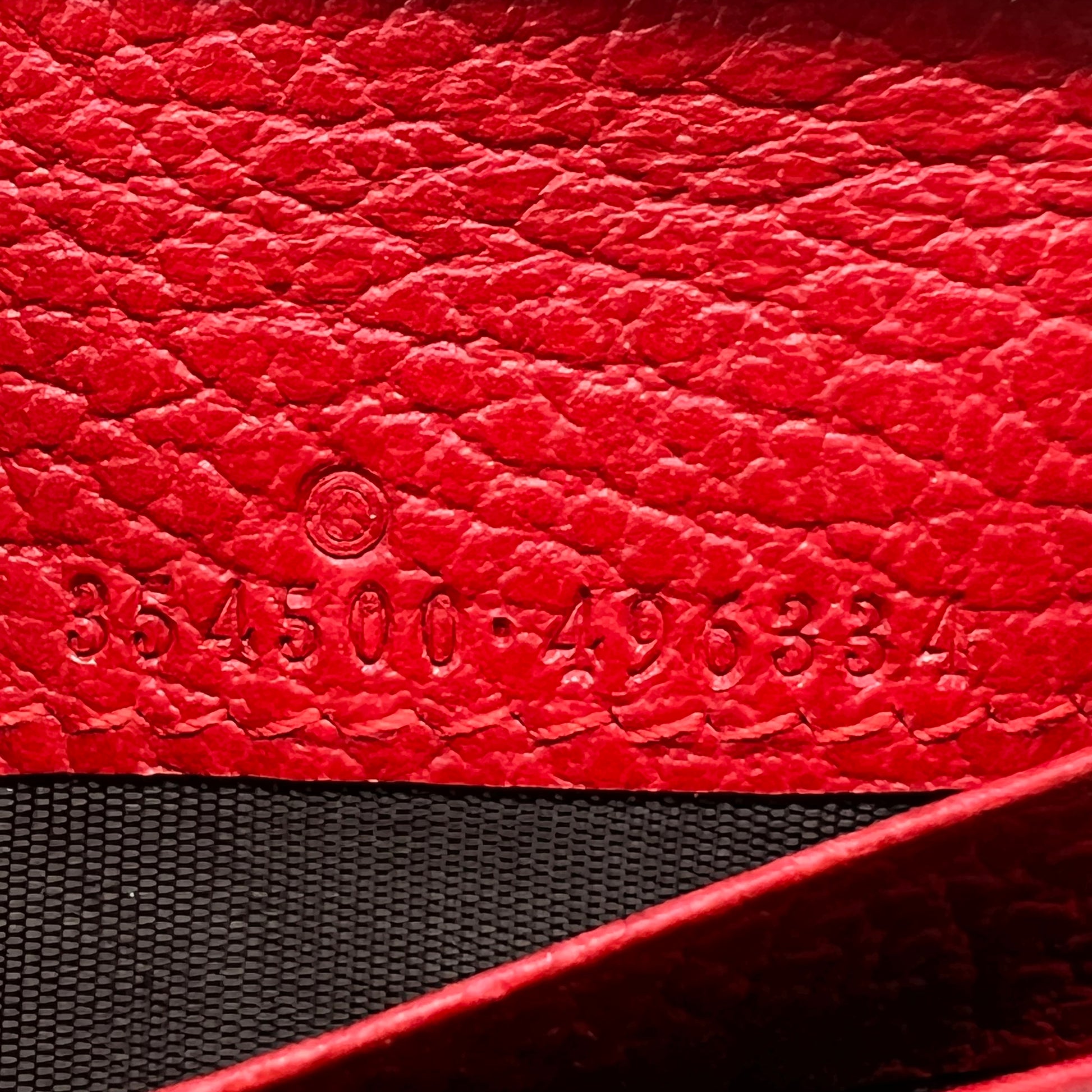Gucci Swing Leather Train Pass Card Case W22309