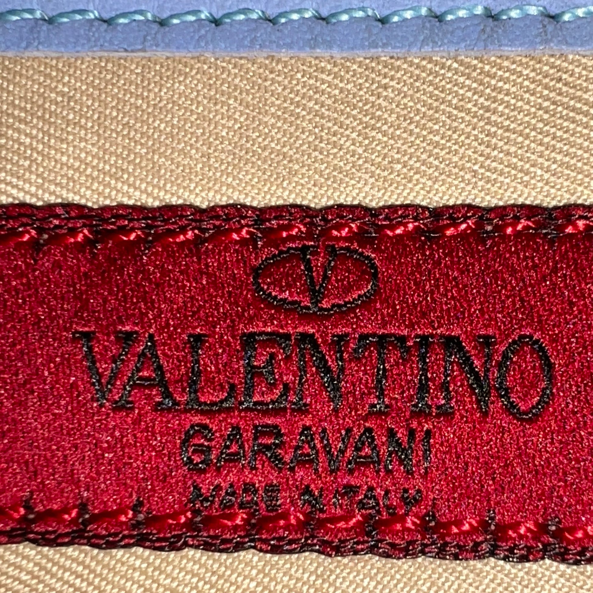 Valentino Garavani Rockstud Bangle Clutch B22681
