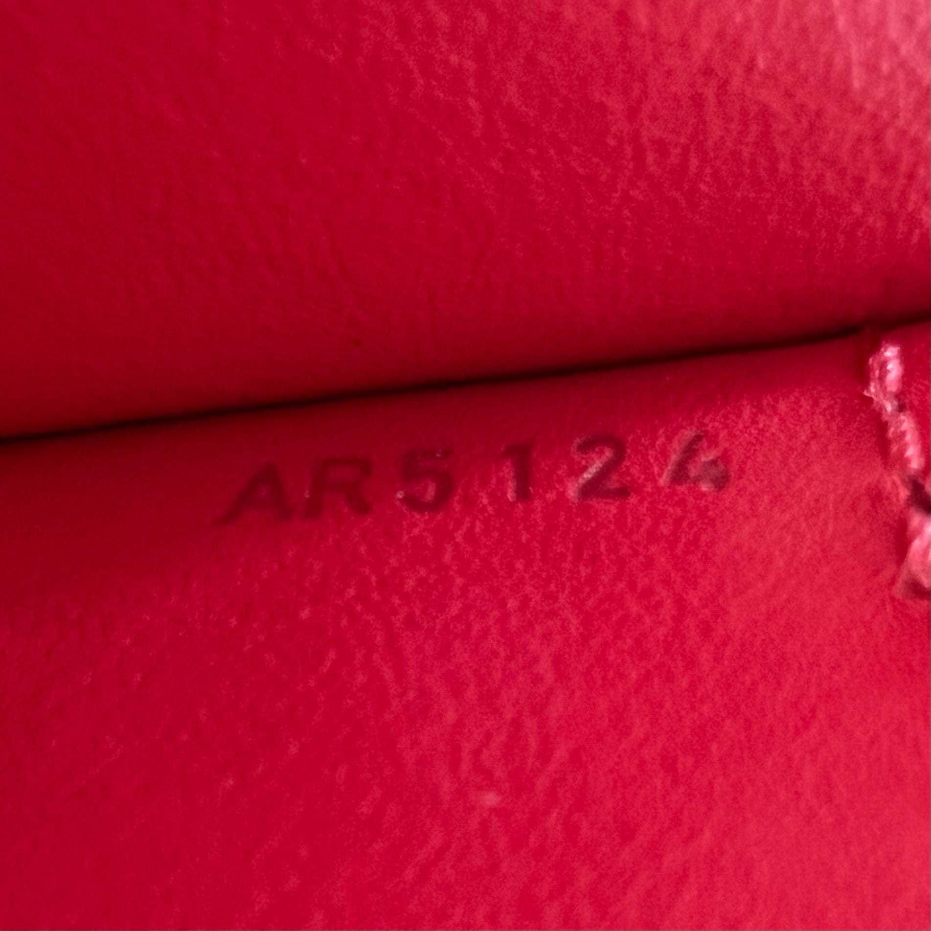 Taurillon Leather Capucines MM B22725